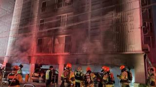 首爾一棟9層公寓樓起火-50人吸入濃煙送醫18輛私家車被燒燬