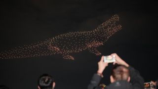 有片--鱷魚-話劇香港首演在即-莫言親自設計無人機燈光秀預熱