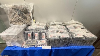 42歲外籍男持公務護照販毒被捕-警方尖沙咀酒店房檢巿值8100萬元毒品