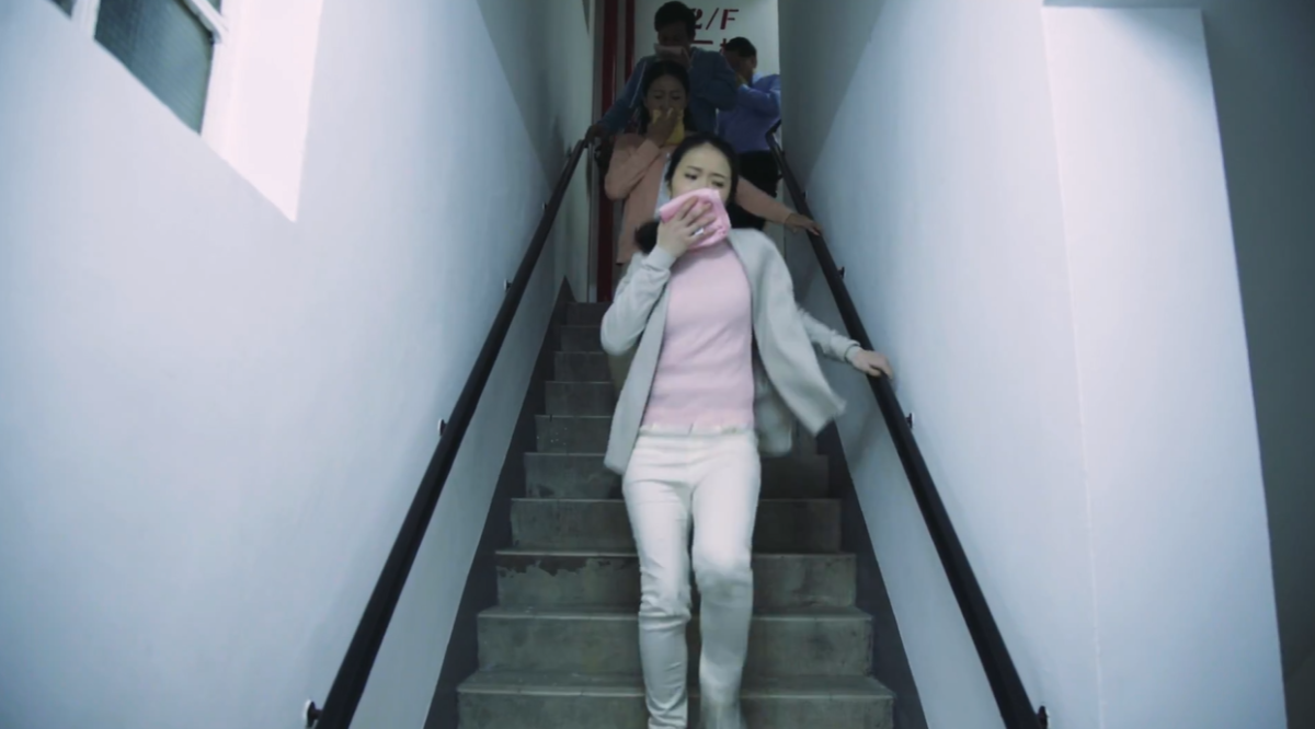 ​有片｜高層火警撲救疏散難　詳解「小火快跑大火關門」逃生指南