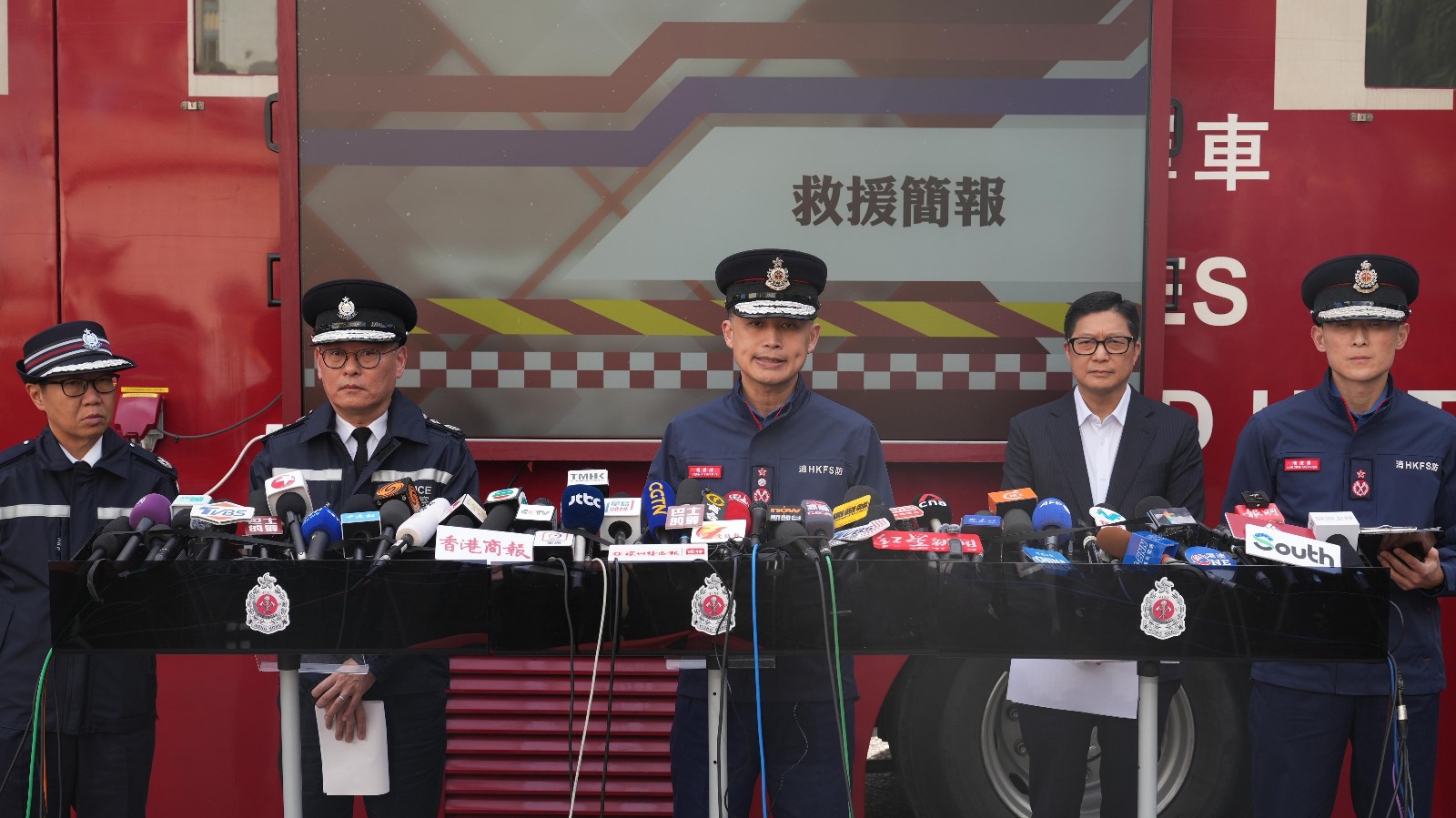 有片·宏福苑五級火｜消防：將就8大廈火警鐘不能有效操作採執法行動　無人機滅火並不有效