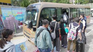 宏福苑五級火-入境處專車接載災民補辦證件-接獲逾270宗申請