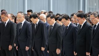 宏福苑五級火-政總外舉行默哀儀式-政府建築物下半旗三天