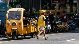 異動股-美團上季轉蝕大摩削目標價-股價挫逾3-失守-紅底