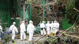 宏福苑五級火-警方DVIU進入宏昌閣續搜索-據報再抬出多具遺體