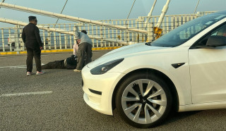 汀九橋私家車電單車相撞-鐵騎士受傷倒地