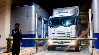 宏福苑五級火-深圳全力保障香港救援工作-12-9萬件救援物資快速通關