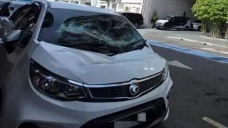 中國籍女遊客與丈夫在亞庇度假時墜亡-私家車前蓋被砸凹