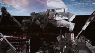 神二十一航天員乘組首次出艙活動-完成安裝防護裝置等任務