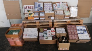 海關抽查兩艘赴澳門內河船-檢獲大批走私貨物市值約7500萬