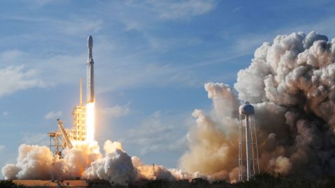SpaceX申請發射100萬顆衞星-打造太陽能太空數據中心