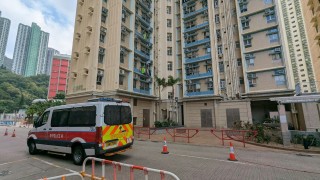 油塘油麗邨天降鐵通-老翁遭擊中受傷送院