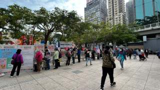 工展會開鑼-市民排隊搶平貨