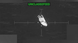 有片-美軍稱在國際水域打擊3艘-販毒船--擊斃船上8人