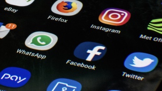 Opinion---Australia-Leads-on-Social-Media-Age-Limits--Valuable-Lessons-for-Hong-Kong