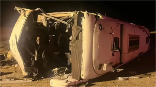 伊朗中部巴士與的士相撞-已致13死13傷