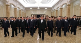 金正恩到錦繡山太陽宮參謁-紀念金正日去世14周年