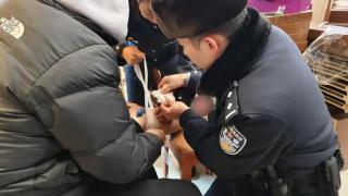 男子哈爾濱零下20-街頭凍到腿部-爆血--民警-在東北必須穿棉褲