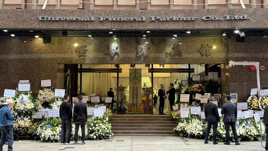 有片‧宏福苑五級火｜殉職消防員何偉豪在世界殯儀館設靈　消防處明舉行最高榮譽喪禮