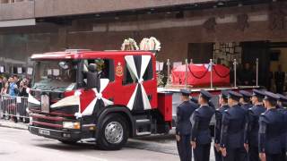 宏福苑五級火-殉職消防員何偉豪舉行最高榮譽喪禮-市民獻花揮手送別