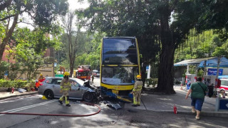 赤柱村道私家車與城巴相撞-七人受傷送院治理