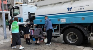 上水爆水管-水務署-凌晨完成搶修新運路水管-食水供應已恢復正常