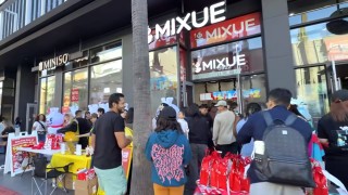 蜜雪股價炒高13--在星光大道開北美首店-冰鮮檸檬水1-99美元