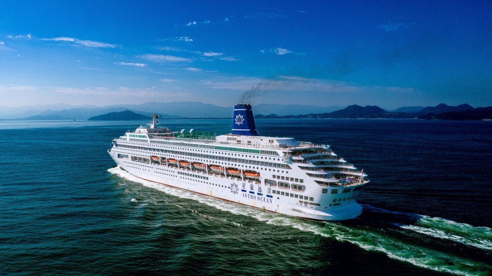 星旅遠洋郵輪-鼓浪嶼-號載近1700名海外旅客返抵香港-開啟前往東南亞多港航程