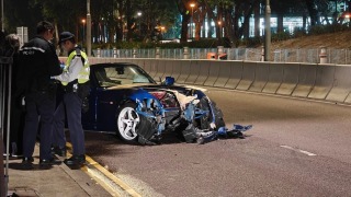 堅尼地城本田跑車自炒撞壆-車頭嚴重損毀