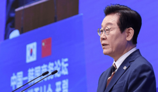 李在明在北京出席商務論壇-以-同海共航-喻指中韓兩國經貿聯結