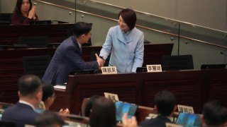 新聞背後-立法會主席月薪逾21萬元-特區地位排名第七