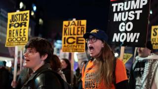 ICE槍殺女子案-明尼阿波利斯示威者與執法人員衝突-全市公立學校停課