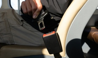 九巴--企位-安裝安全帶不可行-籲巿民由上車一刻起緊握扶手