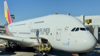 韓亞航空來港航班有-尿袋-起火致一乘客受傷-飛機安全抵達