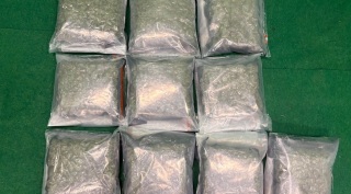 機場共檢約11-5公斤懷疑大麻花巿值約230萬-海關拘兩非本地男子