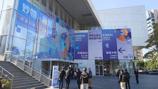 異動股-阿里股價曾升6--傅千問明日發布重磅產品迭代