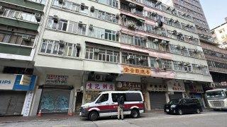 油麻地男子倒臥街頭送院亡-疑為癮君子警方帶走3人調查