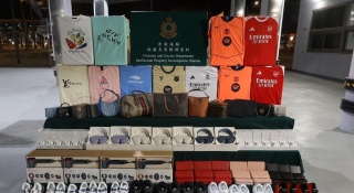 三地海關聯合打擊跨境轉運冒牌貨物-香港海關檢1-9萬件冒牌物品巿值1400萬