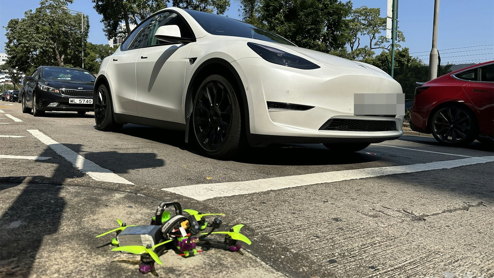 佐敦無人機-自殺攻擊--砸爆私家車天窗玻璃