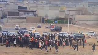 網傳甘肅一拆遷工地能挖出銀元-警方-未發現老物件