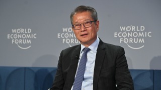 陳茂波瑞士達沃斯出席專題會議-分享香港實現碳中和目標及策略