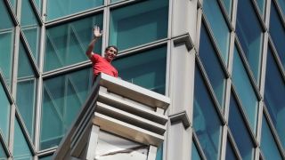 美國無繩攀岩專家Alex-Honnold--成功攀上台北101