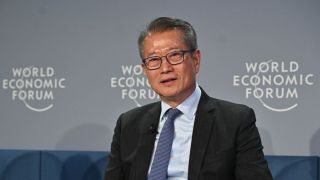 出席世界經濟論壇年會-陳茂波-與會人士對內地和香港展望正面