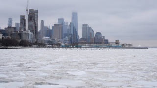 美國冬季風暴已致至少25死-紐約州長稱全州面臨-北極圍城