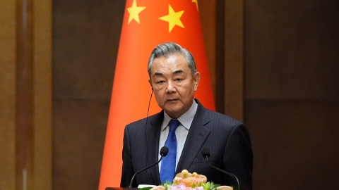 王毅分別同沙特及阿聯酋方面通電話：中國將派中東問題特使赴地區國家斡旋