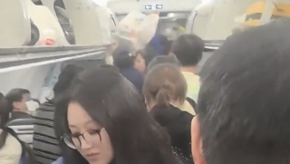 香港快運-內地女子航班滑行期間大喊-飛機要爆炸--致飛機延誤逾3小時