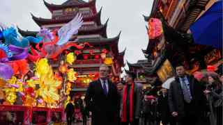 英國首相施紀賢抵滬-在上海豫園體驗滬上名點-蝴蝶酥