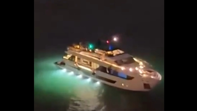 有片｜紅磡船P歌聲「嘈到30幾樓都聽到」　水警接報到場警告