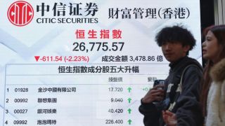 貴金屬崩跌掀恐慌-恒指最多挫879點-現貨金險守4400美元