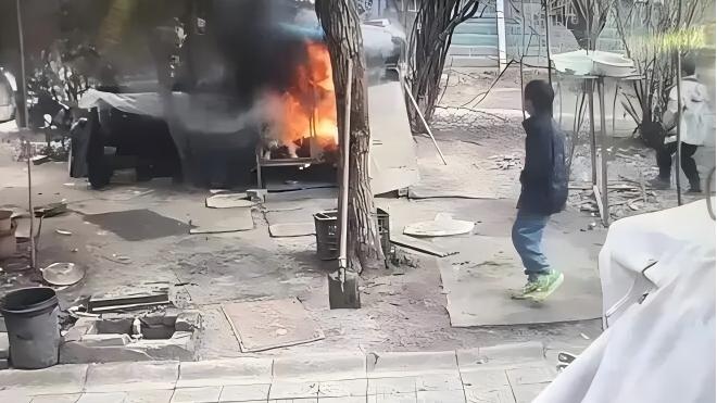 有片｜江蘇連雲港兩男童縱火燒死西摩犬引公憤　家長欲賠錢「私了」遭拒